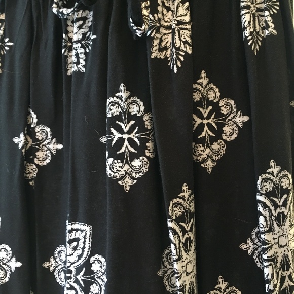 Black & White Short Sleeve Smocked Mini Dress - Picture 3 of 3